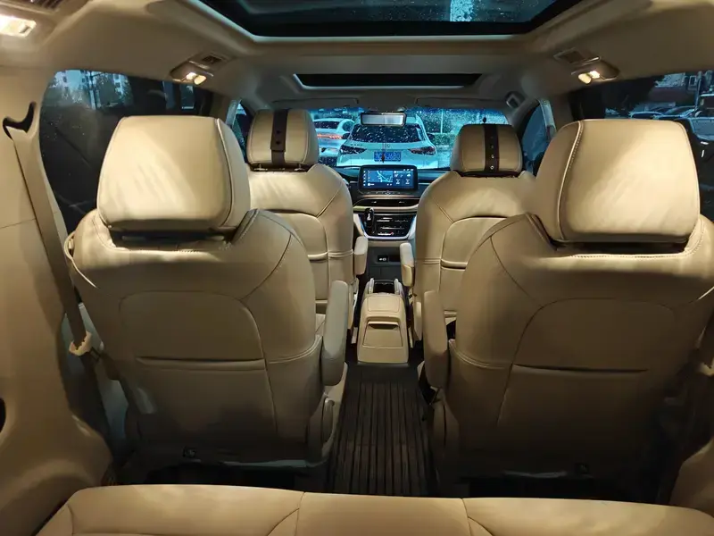 2022 Buick GL8 с пробегом 23 000 км