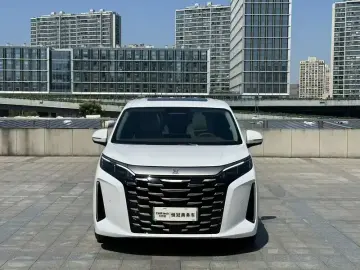 2025 BYD Xia (M9) с пробегом 29 000 км