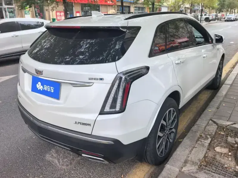 2022 Cadillac XT5 с пробегом 26 000 км