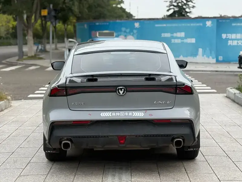 2022 Changan UNI-V с пробегом 44 000 км