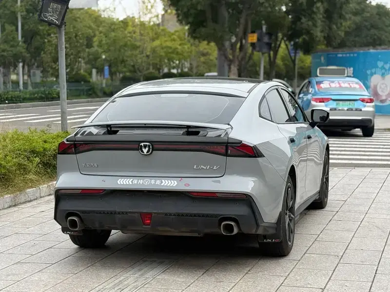 2022 Changan UNI-V с пробегом 44 000 км