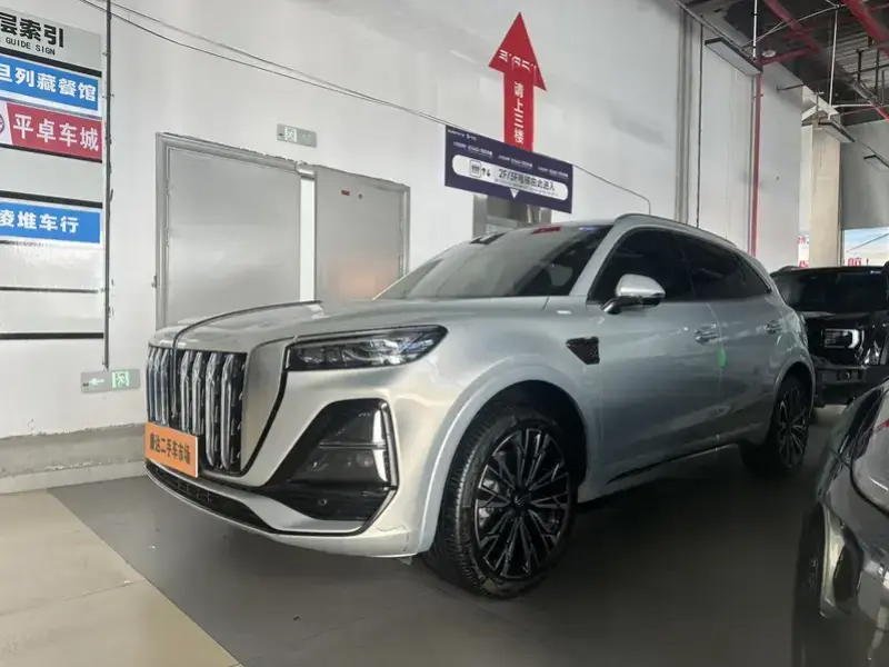 2024 Hongqi HS5 с пробегом 36 400 км