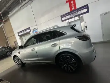 2024 Hongqi HS5 с пробегом 36 400 км
