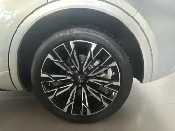 2024 Hongqi HS5 с пробегом 36 400 км