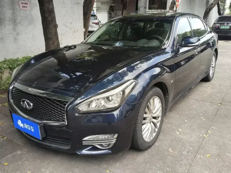 2015 Infiniti Q70 с пробегом 145 000 км
