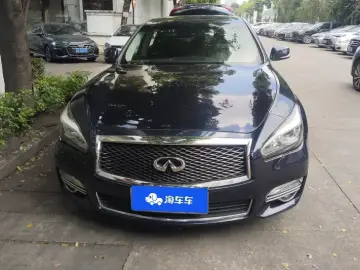 2015 Infiniti Q70 с пробегом 145 000 км