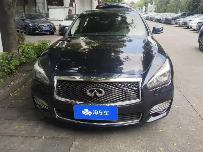 2015 Infiniti Q70 с пробегом 145 000 км