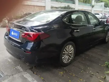 2015 Infiniti Q70 с пробегом 145 000 км