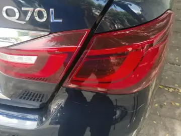 2015 Infiniti Q70 с пробегом 145 000 км