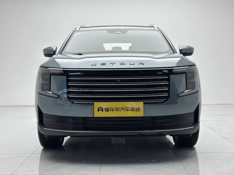 2026 JETOUR X70L с пробегом 9 900 км