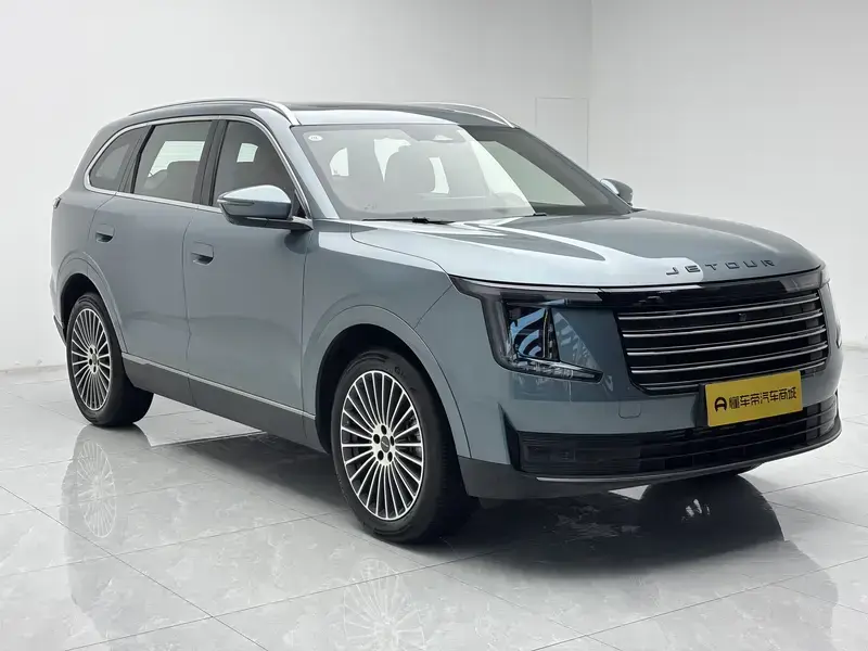 2026 JETOUR X70L с пробегом 9 900 км