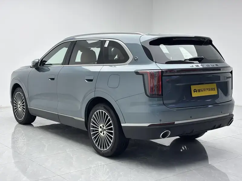 2026 JETOUR X70L с пробегом 9 900 км