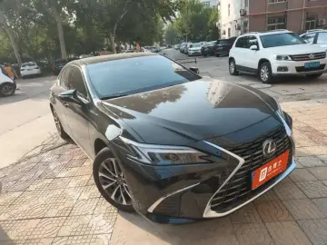2025 Lexus ES с пробегом 9 000 км