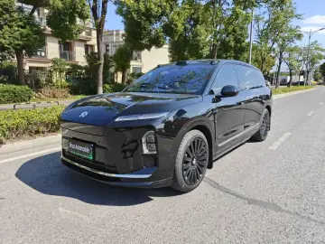 Nio ES8
