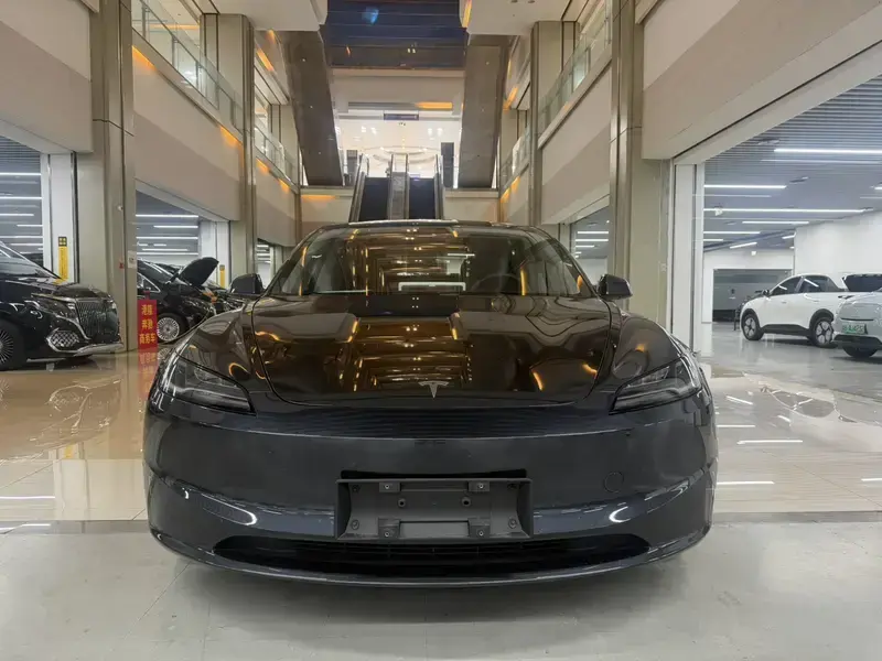 2025 Tesla Model 3 с пробегом 30 000 км