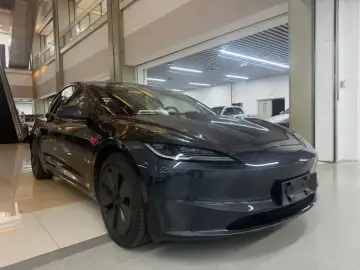 2025 Tesla Model 3 с пробегом 30 000 км
