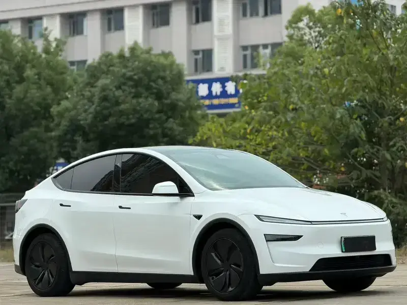 2025 Tesla Model Y с пробегом 50 000 км