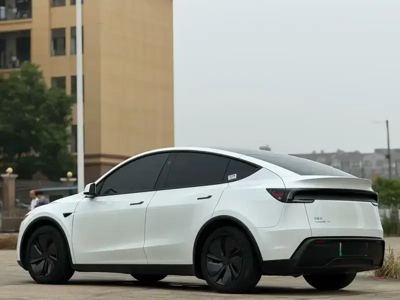 2025 Tesla Model Y с пробегом 50 000 км