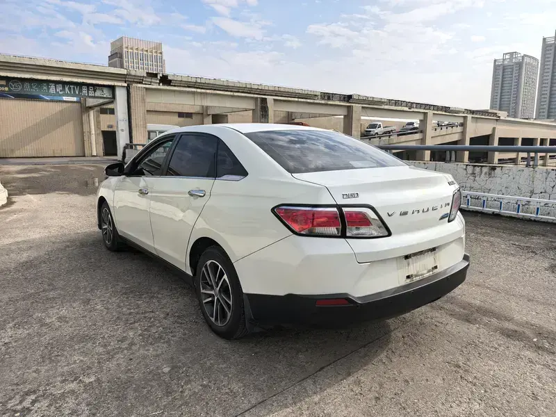 2020 Venucia D60 с пробегом 78 000 км
