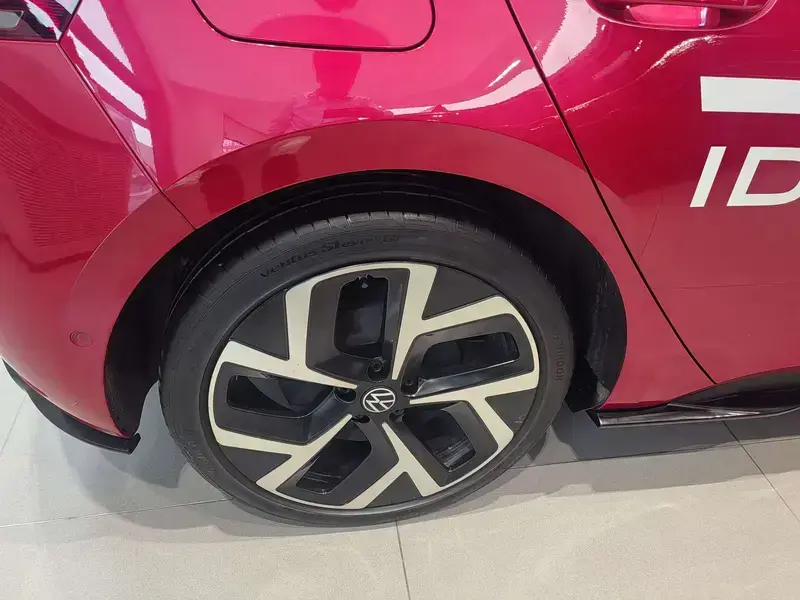 2026 Volkswagen ID.3 с пробегом 24 000 км