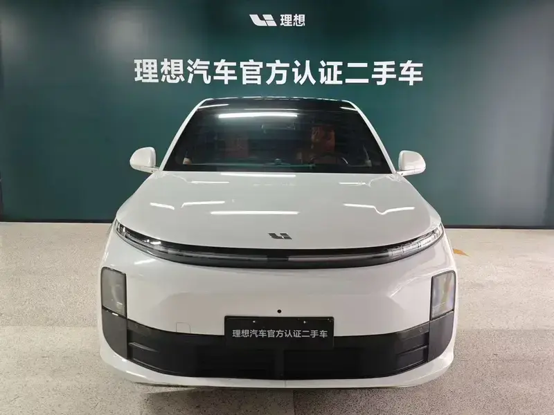 2024 Li Auto (Lixiang) L6 с пробегом 42 000 км