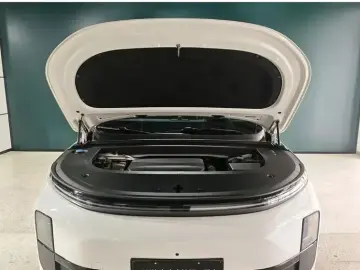 2024 Li Auto (Lixiang) L6 с пробегом 42 000 км