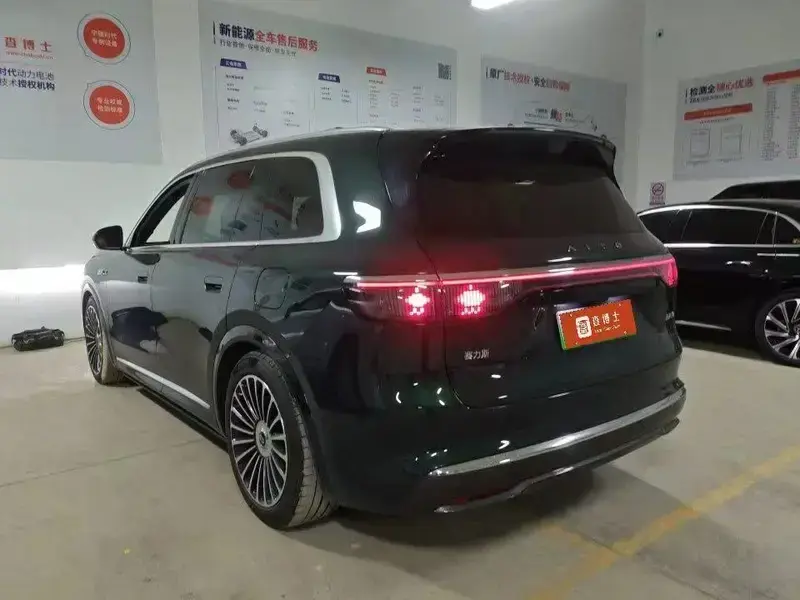 2025 Aito M8 с пробегом 19 000 км