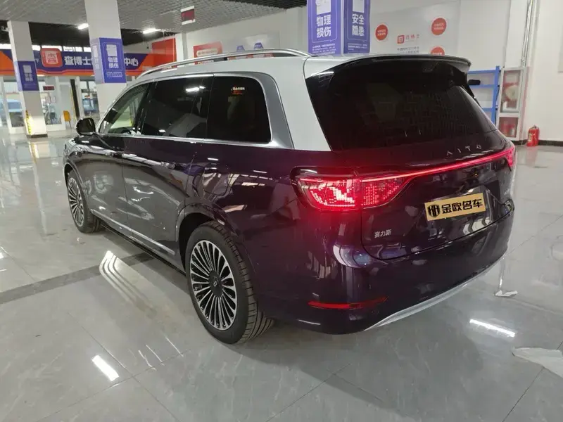 2025 Aito M9 с пробегом 100 км