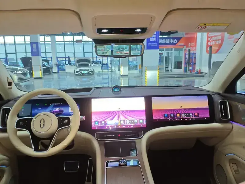 2025 Aito M9 с пробегом 100 км