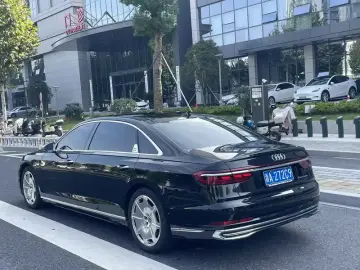 2022 Audi A8 с пробегом 82 000 км