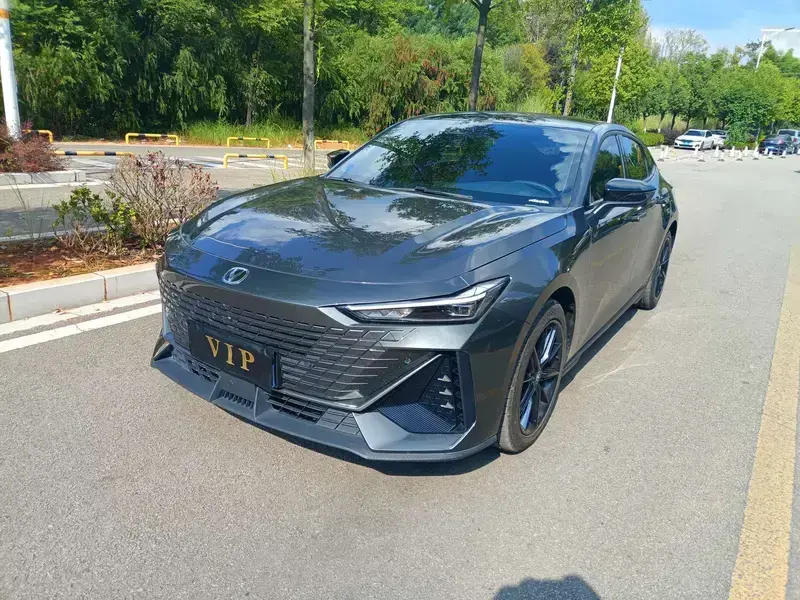 2024 Changan UNI-V с пробегом 2 000 км