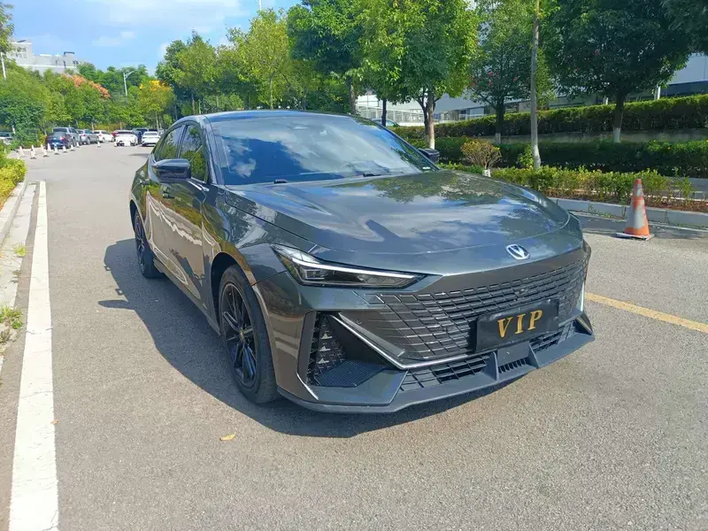 2024 Changan UNI-V с пробегом 2 000 км