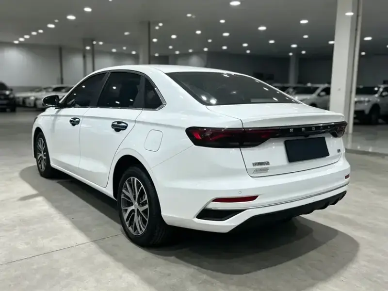2022 Geely Emgrand с пробегом 42 000 км