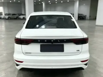 2022 Geely Emgrand с пробегом 42 000 км
