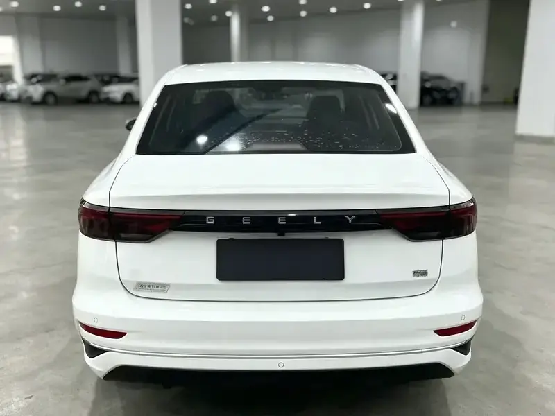 2022 Geely Emgrand с пробегом 42 000 км