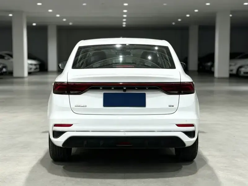 2022 Geely Emgrand с пробегом 31 000 км
