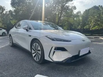2024 Geely Galaxy E8 с пробегом 35 000 км