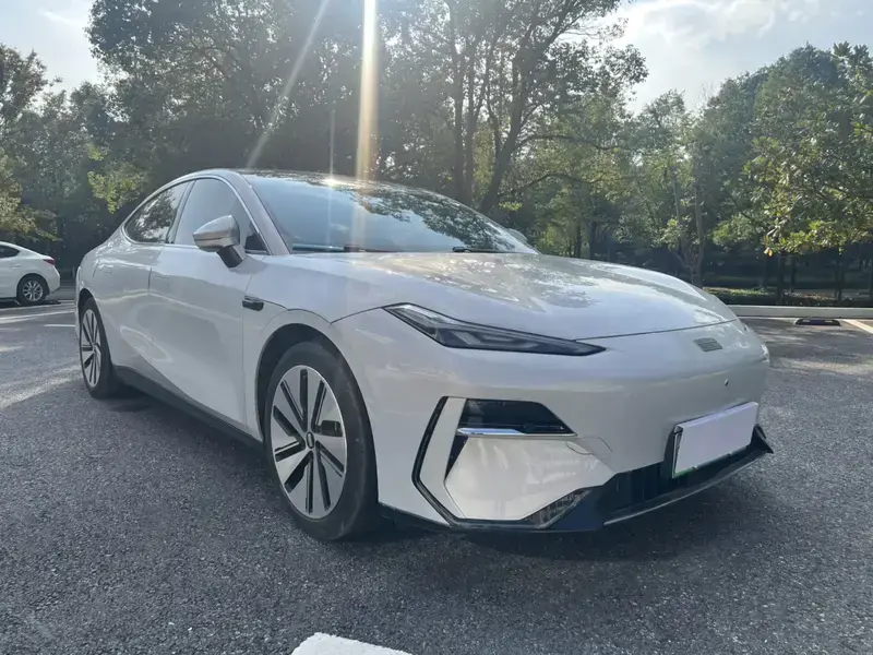 2024 Geely Galaxy E8 с пробегом 35 000 км