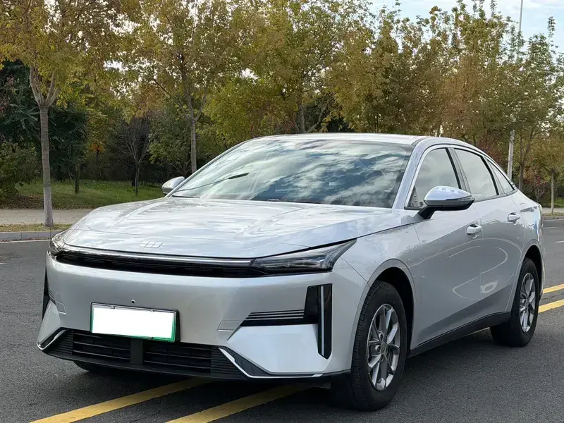 2025 Geely Galaxy L6 с пробегом 19 000 км
