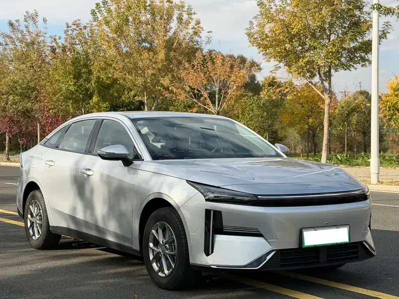 2025 Geely Galaxy L6 с пробегом 19 000 км