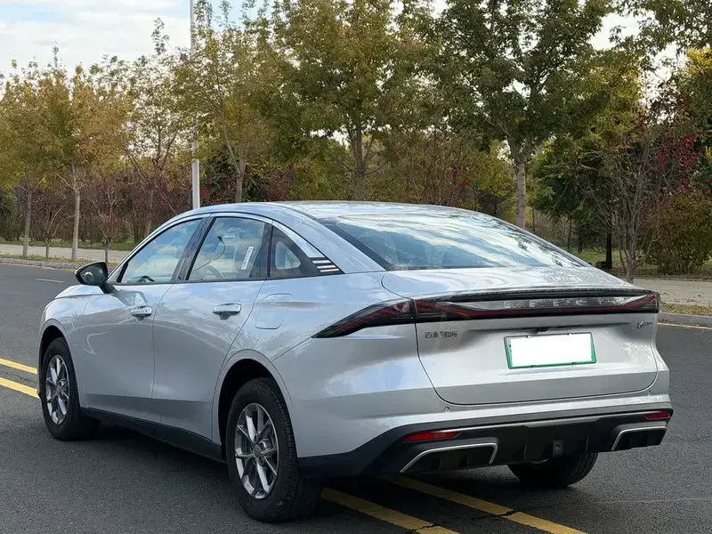 2025 Geely Galaxy L6 с пробегом 19 000 км