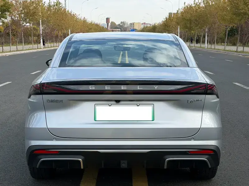 2025 Geely Galaxy L6 с пробегом 19 000 км