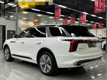 2022 Hongqi E-HS9 с пробегом 20 000 км