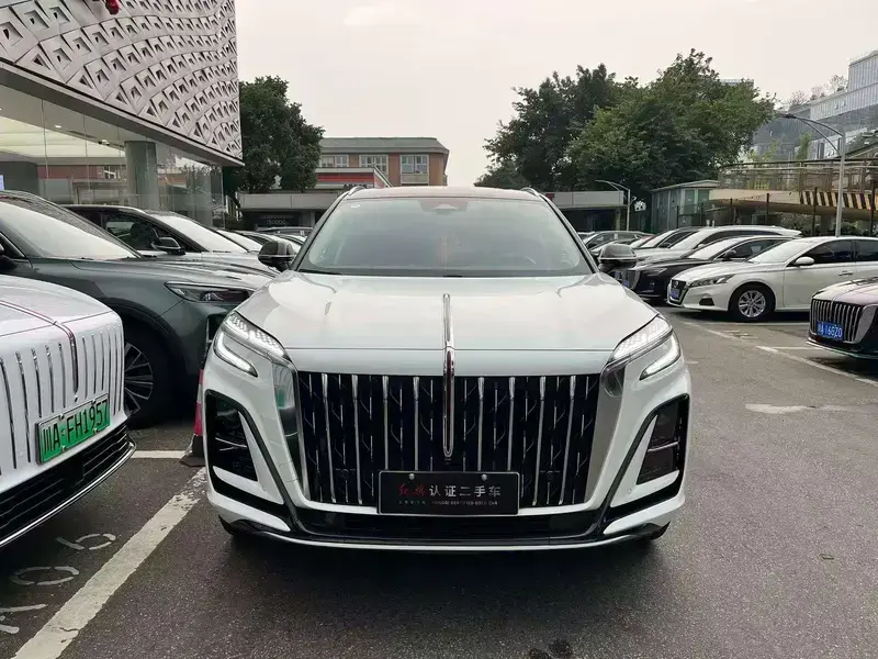 2023 Hongqi HS3 с пробегом 5 000 км