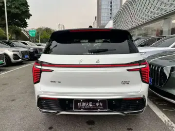 2023 Hongqi HS3 с пробегом 5 000 км