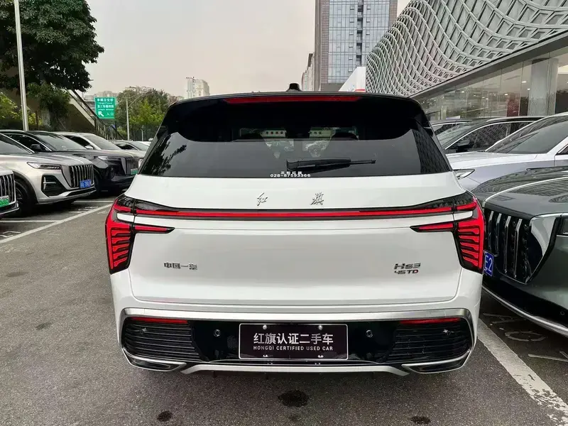 2023 Hongqi HS3 с пробегом 5 000 км