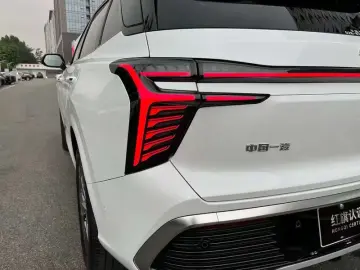 2023 Hongqi HS3 с пробегом 5 000 км