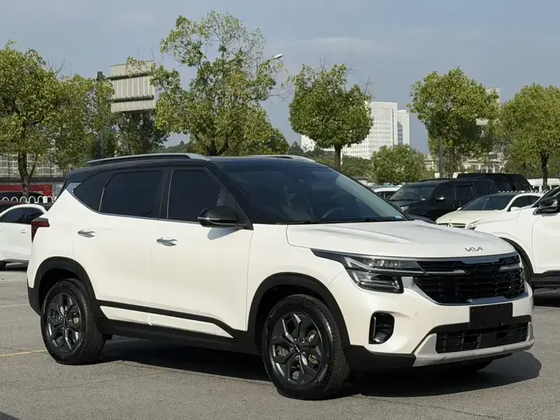 2023 Kia Seltos с пробегом 28 300 км