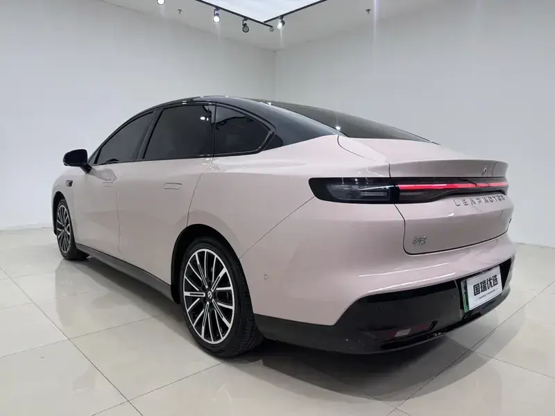 2025 Leapmotor B01 с пробегом 12 000 км