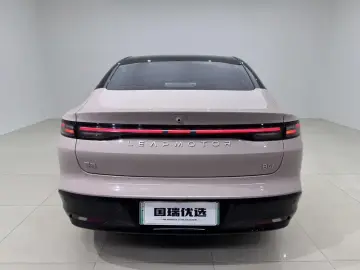 2025 Leapmotor B01 с пробегом 12 000 км